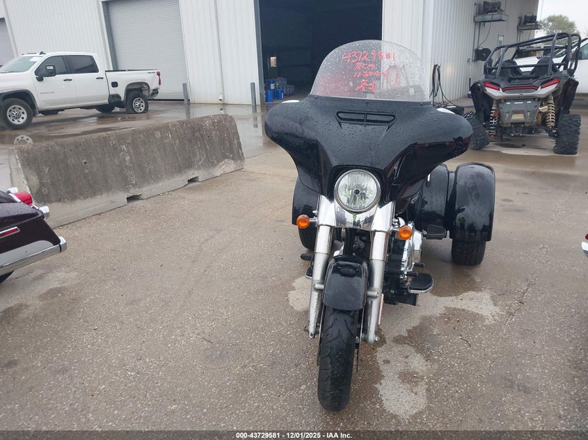 1HD1MCM14FB859391 2015 HARLEY-DAVIDSON FREEWHEELER photo no. 5