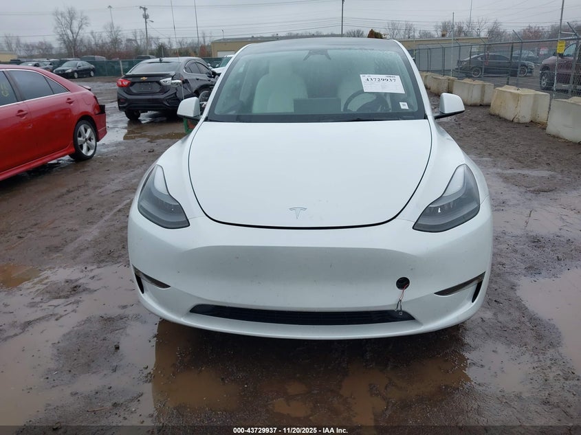 2023 Tesla Model Y Awd/Long Range Dual Motor All-Wheel Drive VIN: 7SAYGDEE3PF817245 Lot: 43729937