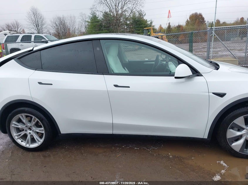 2023 Tesla Model Y Awd/Long Range Dual Motor All-Wheel Drive VIN: 7SAYGDEE3PF817245 Lot: 43729937