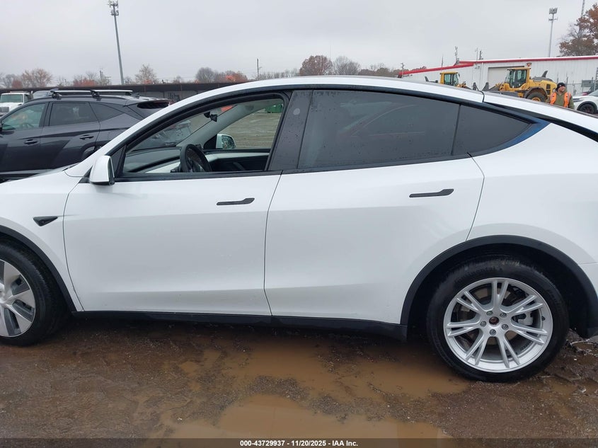 2023 Tesla Model Y Awd/Long Range Dual Motor All-Wheel Drive VIN: 7SAYGDEE3PF817245 Lot: 43729937