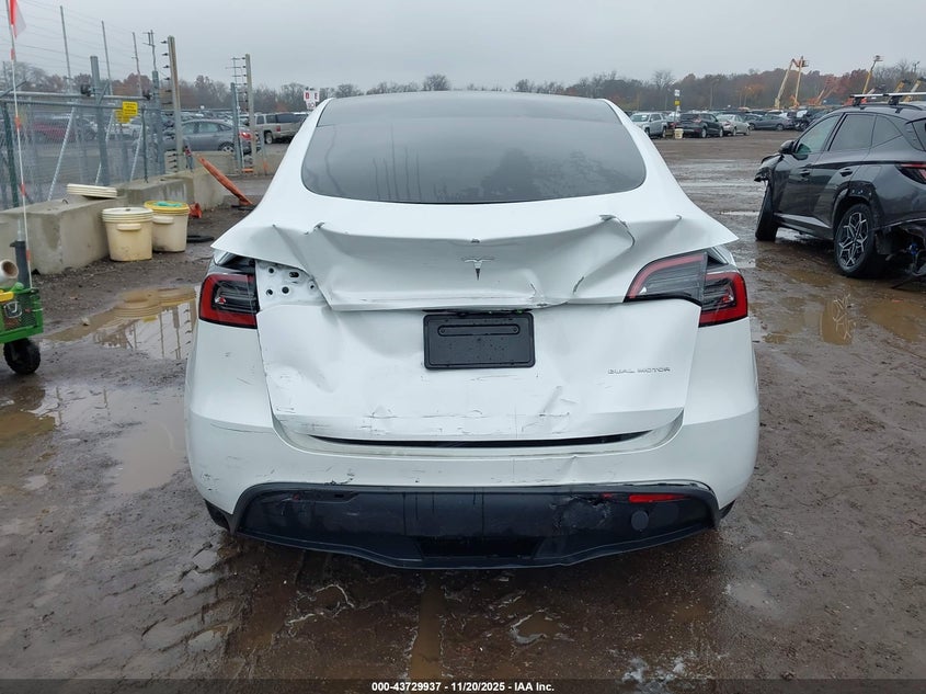 2023 Tesla Model Y Awd/Long Range Dual Motor All-Wheel Drive VIN: 7SAYGDEE3PF817245 Lot: 43729937