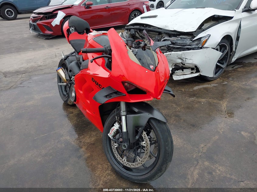 2024 Ducati Panigale V4S VIN: ZDMDAGWW7RB010100 Lot: 43730003