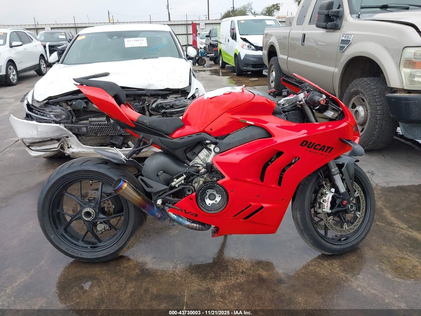 2024 Ducati Panigale V4S VIN: ZDMDAGWW7RB010100 Lot: 43730003