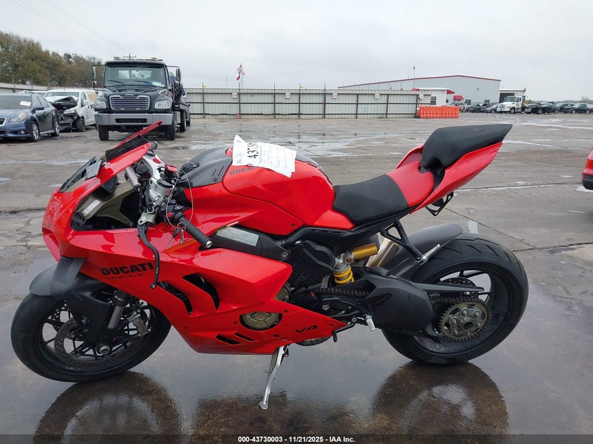 2024 Ducati Panigale V4S VIN: ZDMDAGWW7RB010100 Lot: 43730003