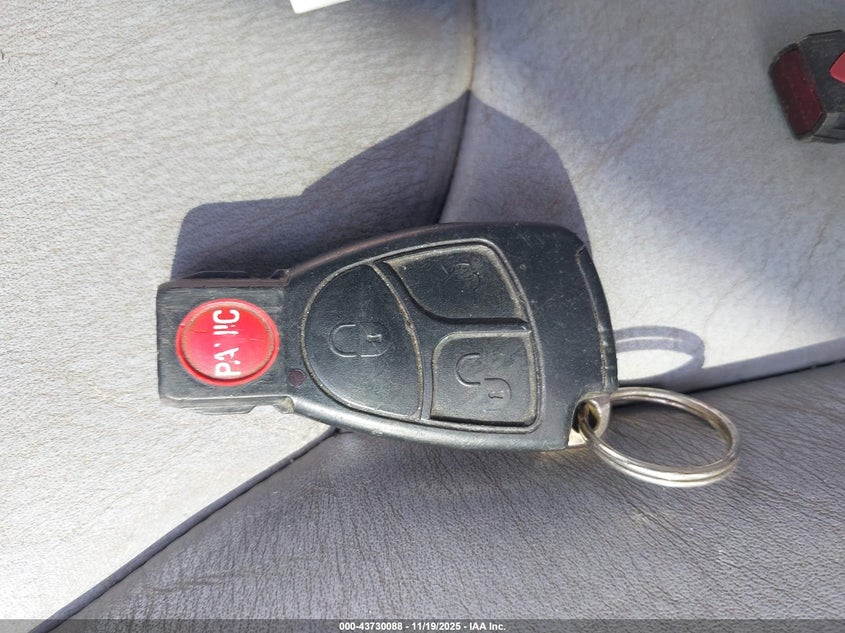 2000 Mercedes-Benz S 500 VIN: WDBNG75J2YA096648 Lot: 43730088