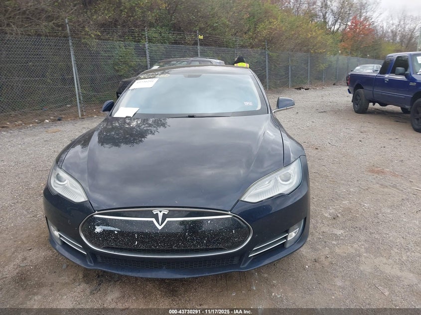 2013 Tesla Model S VIN: 5YJSA1AC5DFP11172 Lot: 43730291