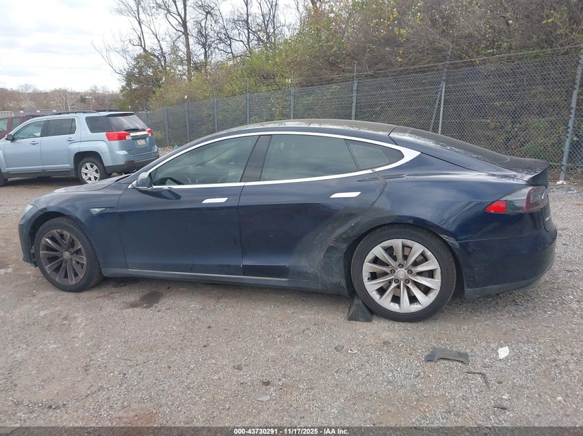 2013 Tesla Model S VIN: 5YJSA1AC5DFP11172 Lot: 43730291