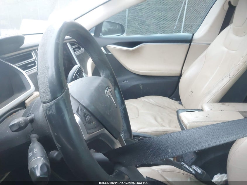 2013 Tesla Model S VIN: 5YJSA1AC5DFP11172 Lot: 43730291