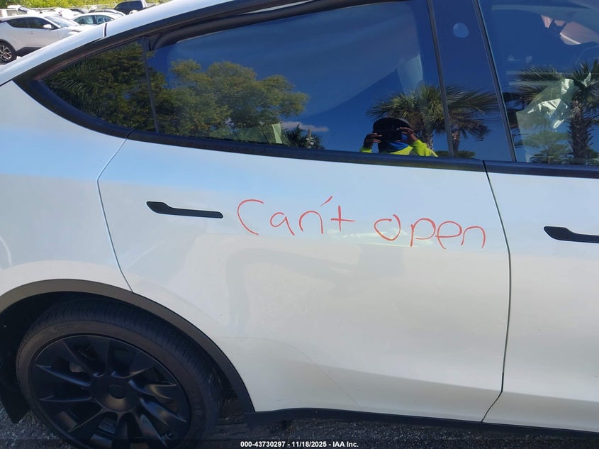 2023 Tesla Model Y Awd/Long Range Dual Motor All-Wheel Drive VIN: 7SAYGDEE8PA162996 Lot: 43730297