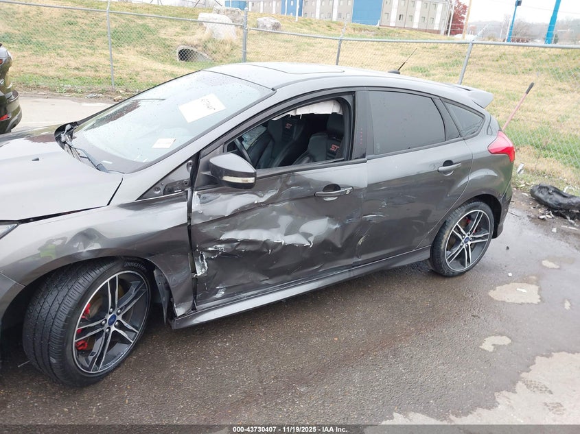 2016 Ford Focus St VIN: 1FADP3L9XGL253365 Lot: 43730407