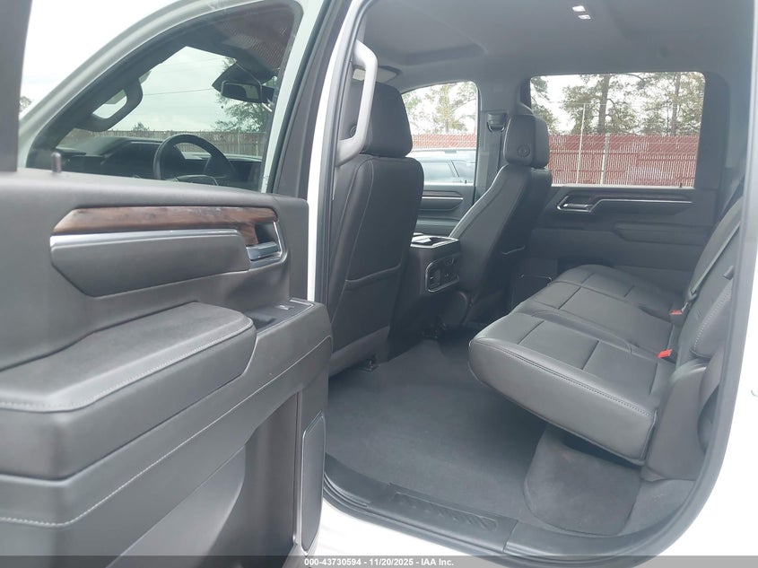 2024 GMC Sierra 3500Hd 4Wd Long Bed Slt VIN: 1GT49UEY1RF397595 Lot: 43730594