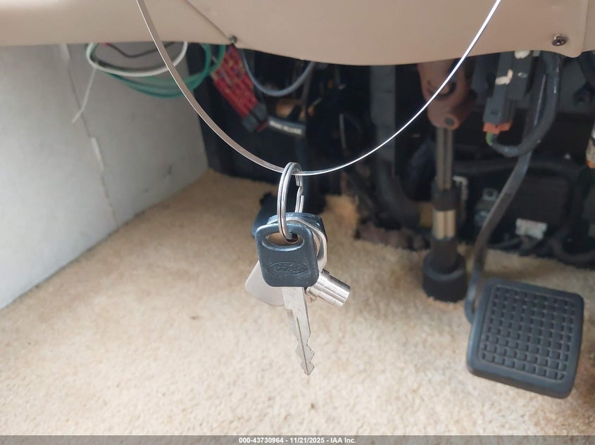 2002 Ford F550 Super Duty Stripped Chass VIN: 1FCLF53SX20A05800 Lot: 43730964