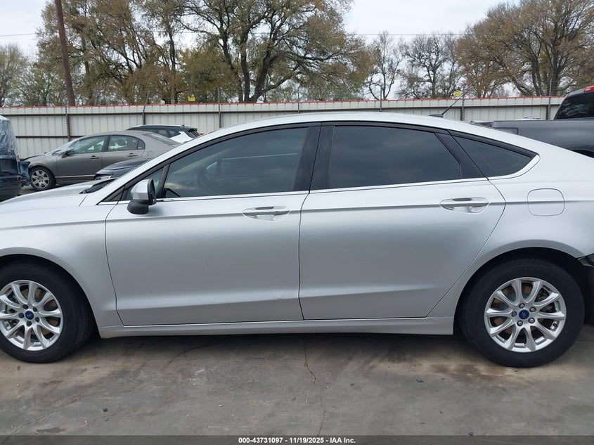 2017 Ford Fusion S VIN: 3FA6P0G75HR307058 Lot: 43731097