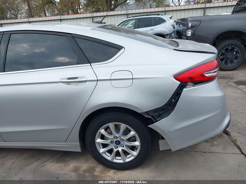 2017 Ford Fusion S VIN: 3FA6P0G75HR307058 Lot: 43731097