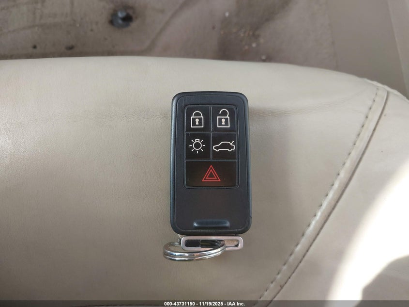 2011 Volvo Xc70 3.2 VIN: YV4940BZ4B1110485 Lot: 43731150