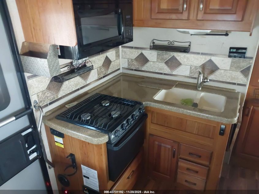 2015 Ford E-450 Cutaway VIN: 1FDXE4FS7FDA19061 Lot: 43731192