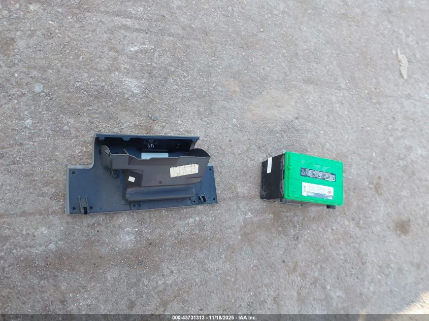 1999 GMC Suburban 1500 Slt Cmi VIN: 1GKFK16R6XJ807261 Lot: 43731313