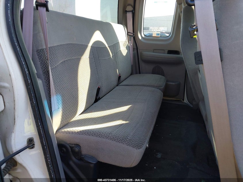 2000 Ford F-150 Lariat/Work Series/Xl/Xlt VIN: 1FTRX18L6YKB10817 Lot: 43731406