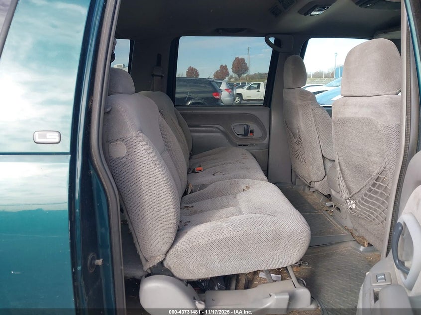 1999 Chevrolet Suburban 1500 VIN: 3GNFK16R9XG269286 Lot: 43731481