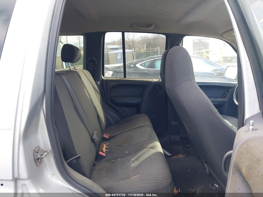 1J4GL48K94W212119 2004 JEEP LIBERTY (NORTH AMERICA) photo no. 8