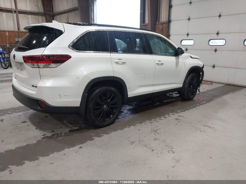 2019 TOYOTA HIGHLANDER auction photo 4