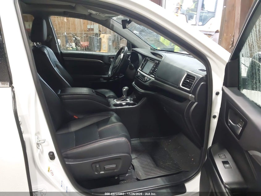 2019 TOYOTA HIGHLANDER auction photo 5