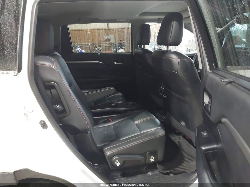 2019 TOYOTA HIGHLANDER auction photo 8