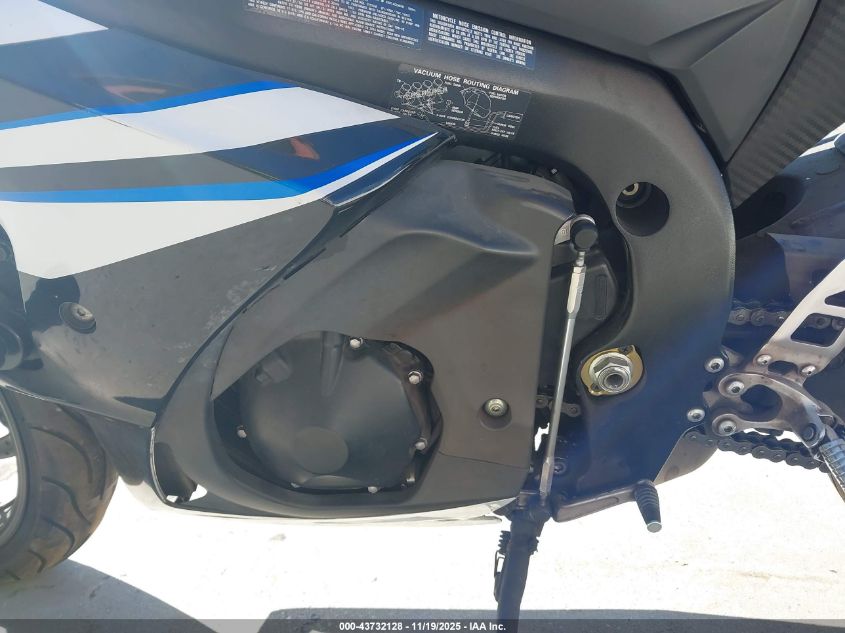 2014 Suzuki Gsx-R1000 VIN: JS1GT78AXE2101838 Lot: 43732128