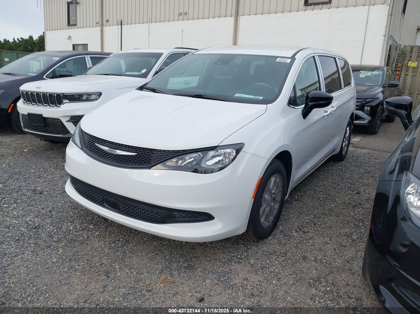 2C4RC1CG6TR185128 2026 CHRYSLER VOYAGER photo no. 2