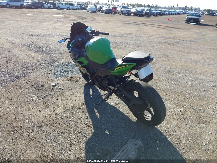JKAEXKG10JDA03645 2018 KAWASAKI EX photo no. 3
