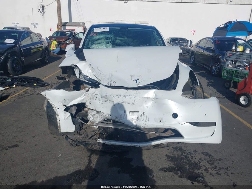 2021 Tesla Model Y Long Range Dual Motor All-Wheel Drive VIN: 5YJYGDEE0MF065352 Lot: 43732460