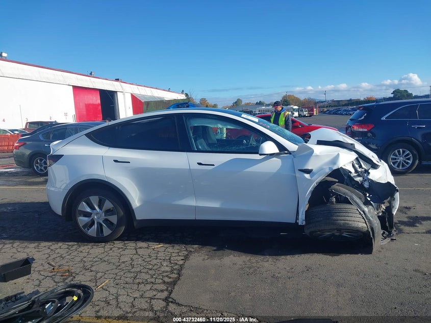 2021 Tesla Model Y Long Range Dual Motor All-Wheel Drive VIN: 5YJYGDEE0MF065352 Lot: 43732460
