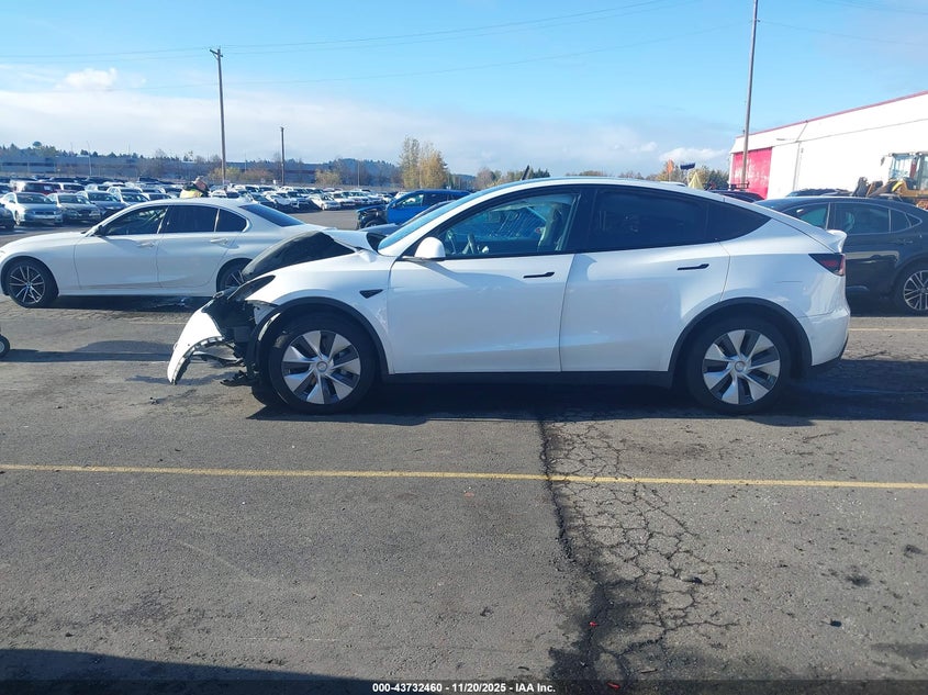2021 Tesla Model Y Long Range Dual Motor All-Wheel Drive VIN: 5YJYGDEE0MF065352 Lot: 43732460