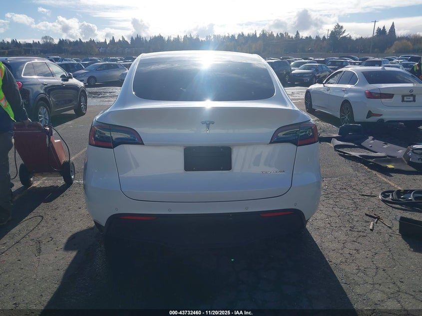 2021 Tesla Model Y Long Range Dual Motor All-Wheel Drive VIN: 5YJYGDEE0MF065352 Lot: 43732460