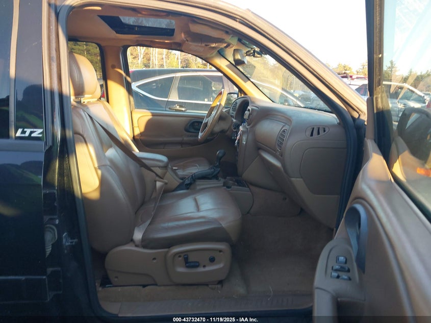 1GNDT13SX22510561 2002 CHEVROLET TRAILBLAZER photo no. 5
