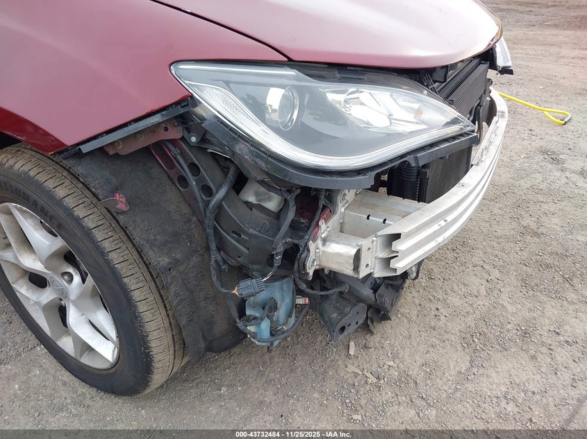 2018 Chrysler Pacifica Touring L VIN: 2C4RC1BG0JR312079 Lot: 43732484