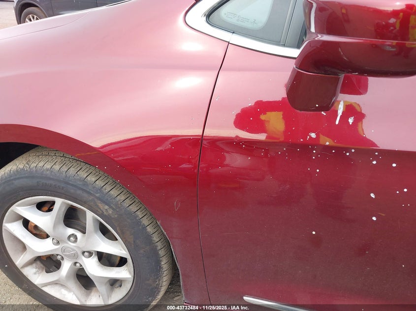 2018 Chrysler Pacifica Touring L VIN: 2C4RC1BG0JR312079 Lot: 43732484