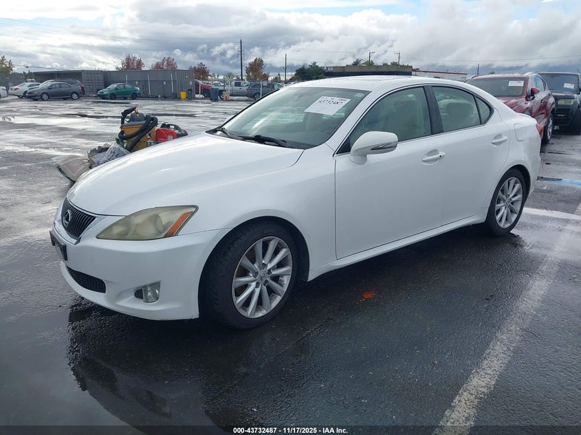 JTHBF5C21A5109135 2010 LEXUS IS photo no. 2