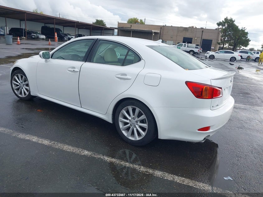 JTHBF5C21A5109135 2010 LEXUS IS photo no. 3
