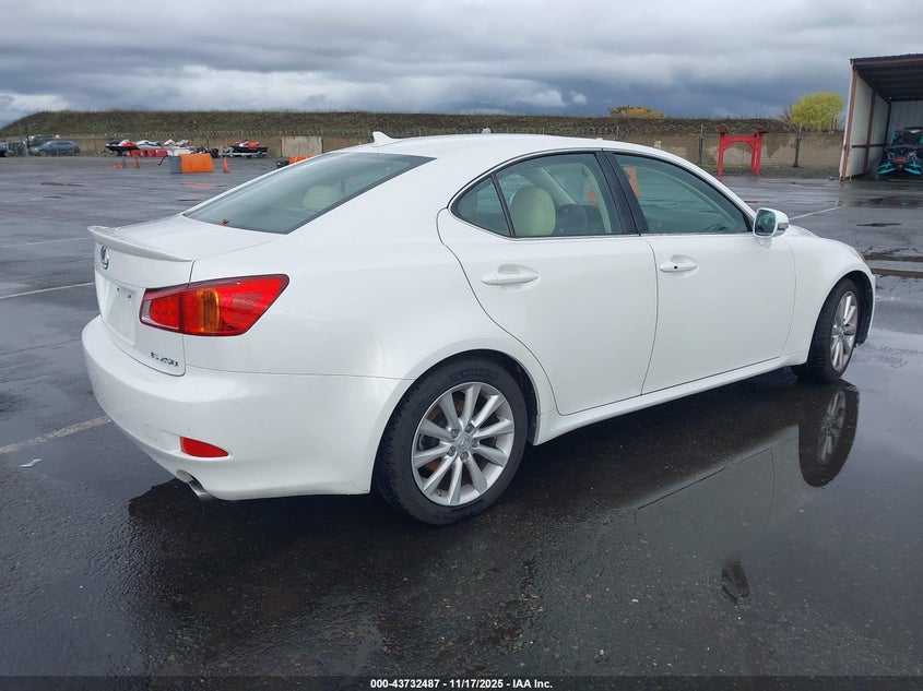 JTHBF5C21A5109135 2010 LEXUS IS photo no. 4