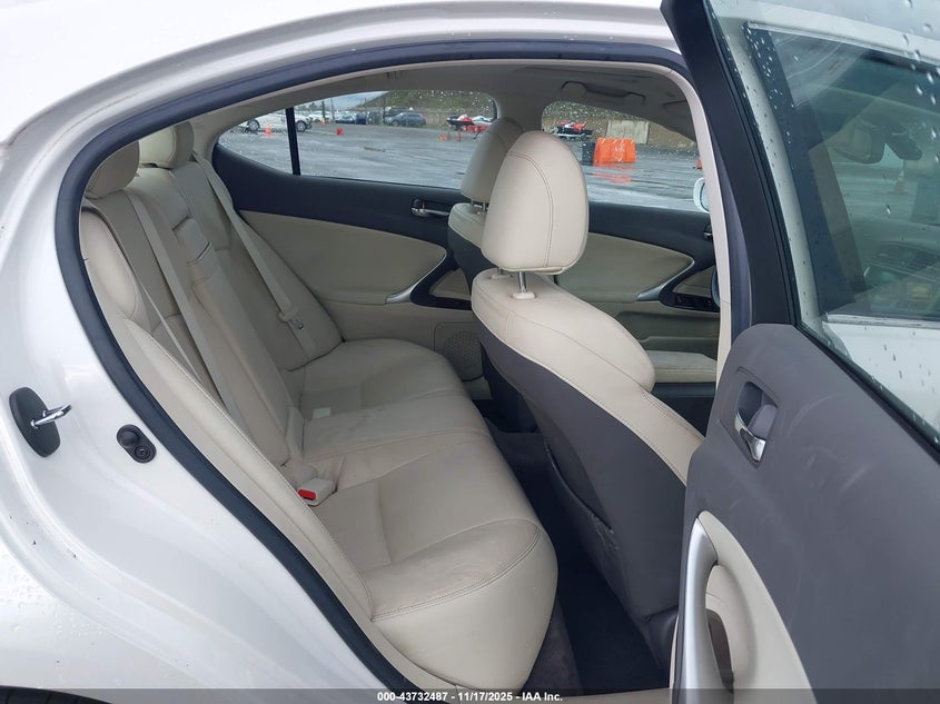 JTHBF5C21A5109135 2010 LEXUS IS photo no. 8