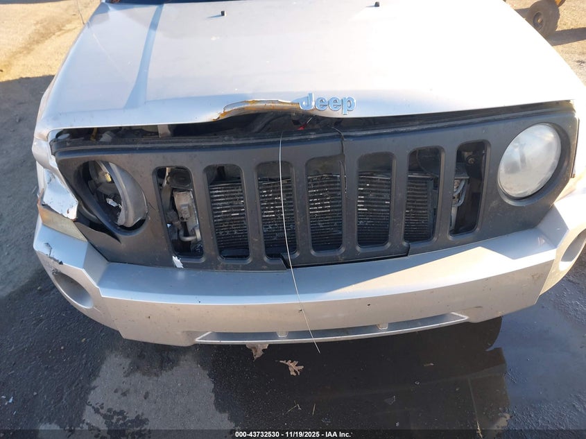 2008 Jeep Patriot Sport VIN: 1J8FT28WX8D777305 Lot: 43732530