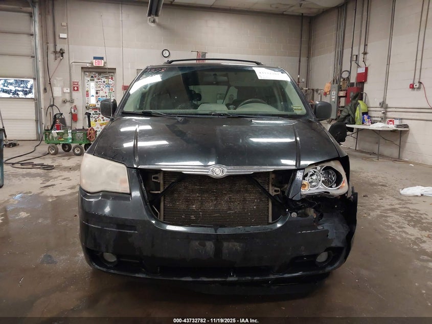 2010 Chrysler Town & Country Touring VIN: 2A4RR5D10AR305643 Lot: 43732782