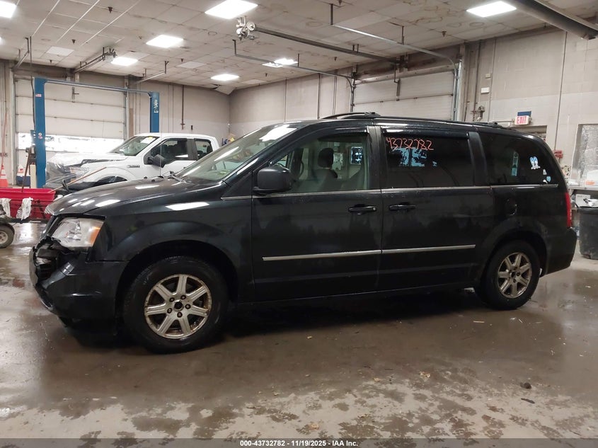 2010 Chrysler Town & Country Touring VIN: 2A4RR5D10AR305643 Lot: 43732782