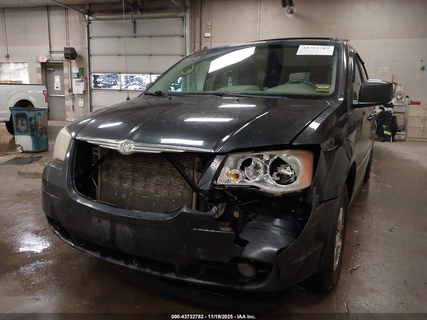 2010 Chrysler Town & Country Touring VIN: 2A4RR5D10AR305643 Lot: 43732782