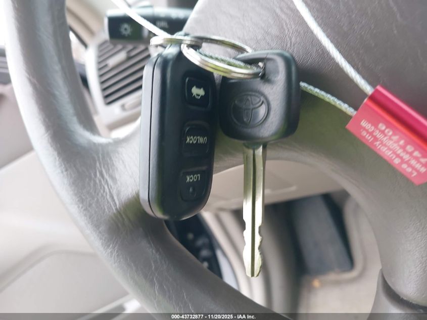 2003 Toyota Camry Le VIN: 4T1BE32K93U237251 Lot: 43732877