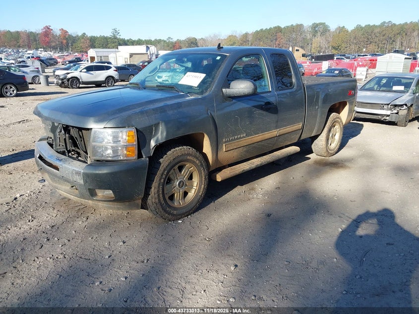 1GCRCSE08BZ272474 2011 CHEVROLET SILVERADO photo no. 2