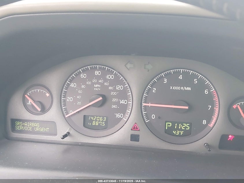 2001 Volvo V70 2.4/2.4 M Sr (Discontinued) VIN: YV1SW61R311132666 Lot: 43733045