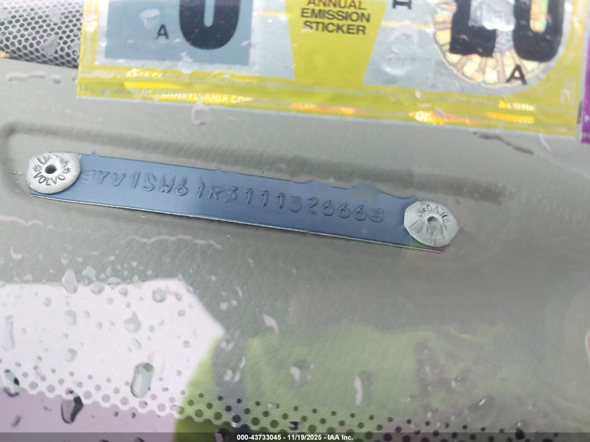 2001 Volvo V70 2.4/2.4 M Sr (Discontinued) VIN: YV1SW61R311132666 Lot: 43733045