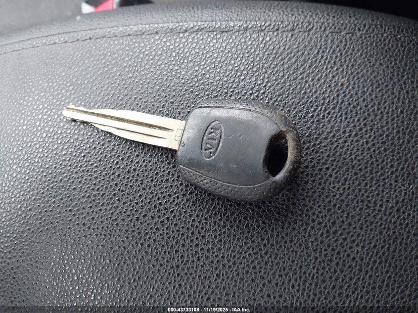 2007 Kia Sportage Lx VIN: KNDJF724477371658 Lot: 43733108